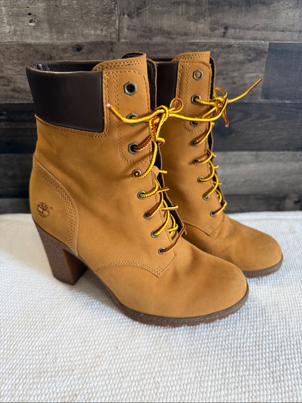 Timberland Women's Glancy 6-Inch Lace-Up boots in a wheat nubuck color